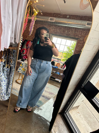 Risen Jeans Mid Rise Pleated Cropped Wide Leg Jeans